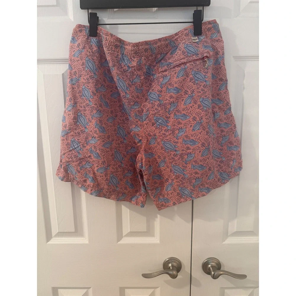 Magellan Outdoors Mens Salmon Pink Fish Print Swim Trunks linerless Large. EUC